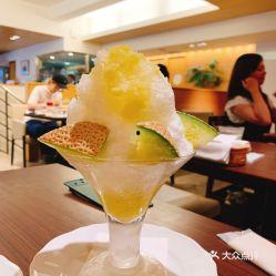 吃蜜瓜冰沙,蜜瓜冰沙，甜蜜解渴的清凉体验