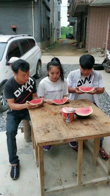 爆笑吃瓜比赛,谁才是终极“笑果王”