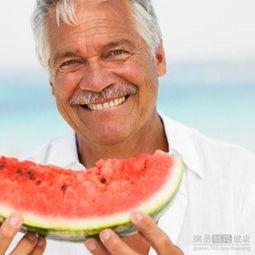 老人吃瓜不吃饭,老人饮食新风尚